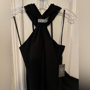 NEW Vince Camato Elegant Black Fully Lined Halter Evening Dress ❤️